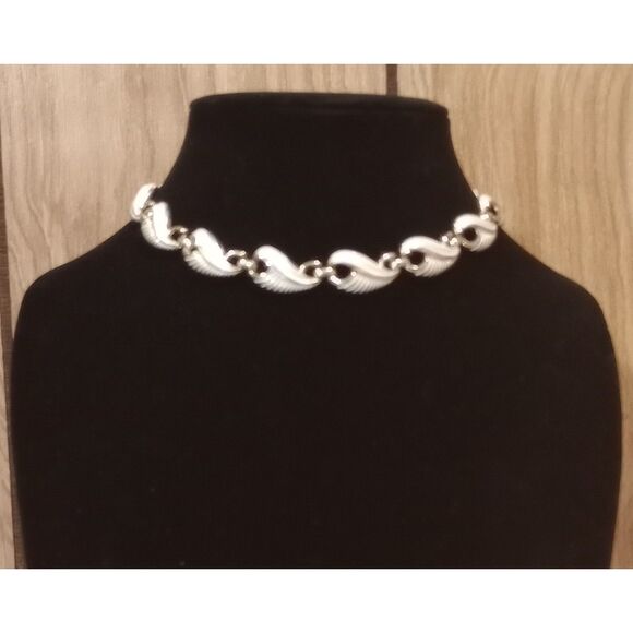 Vintage Coro Pegasus Design White Gold Tone Link 13-17" Hook Clasp Necklace - Picture 1 of 9